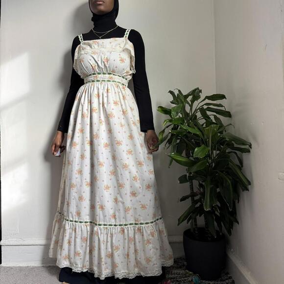 Dresses & Skirts - Authentic 1970s Vintage Floral‎ Prairie Dress